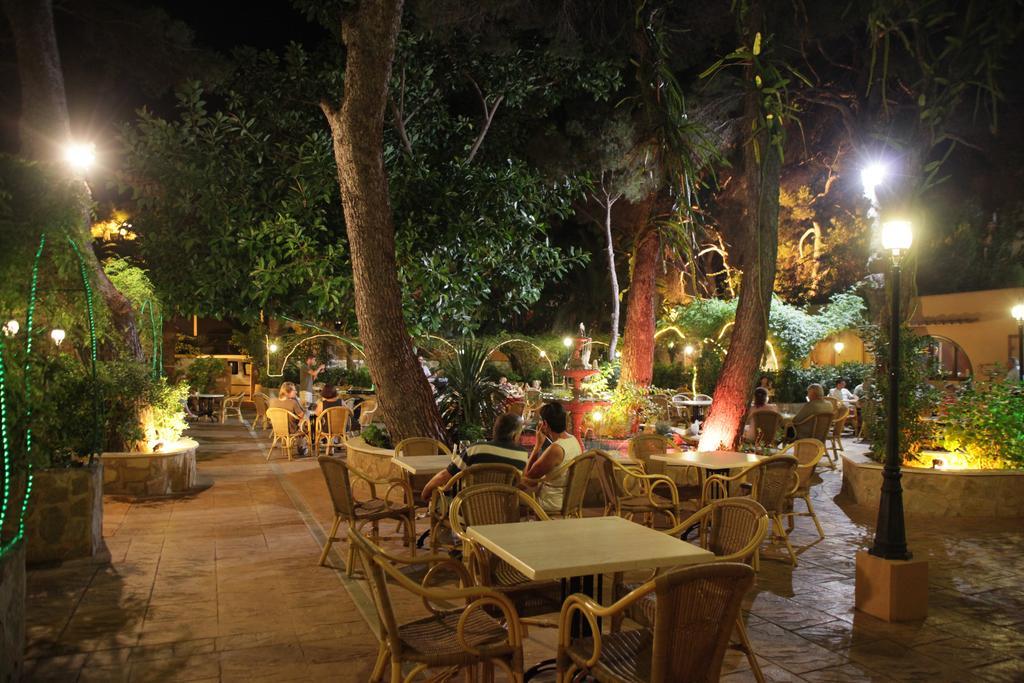 Hotel Baviera Cala Ratjada  Exteriör bild