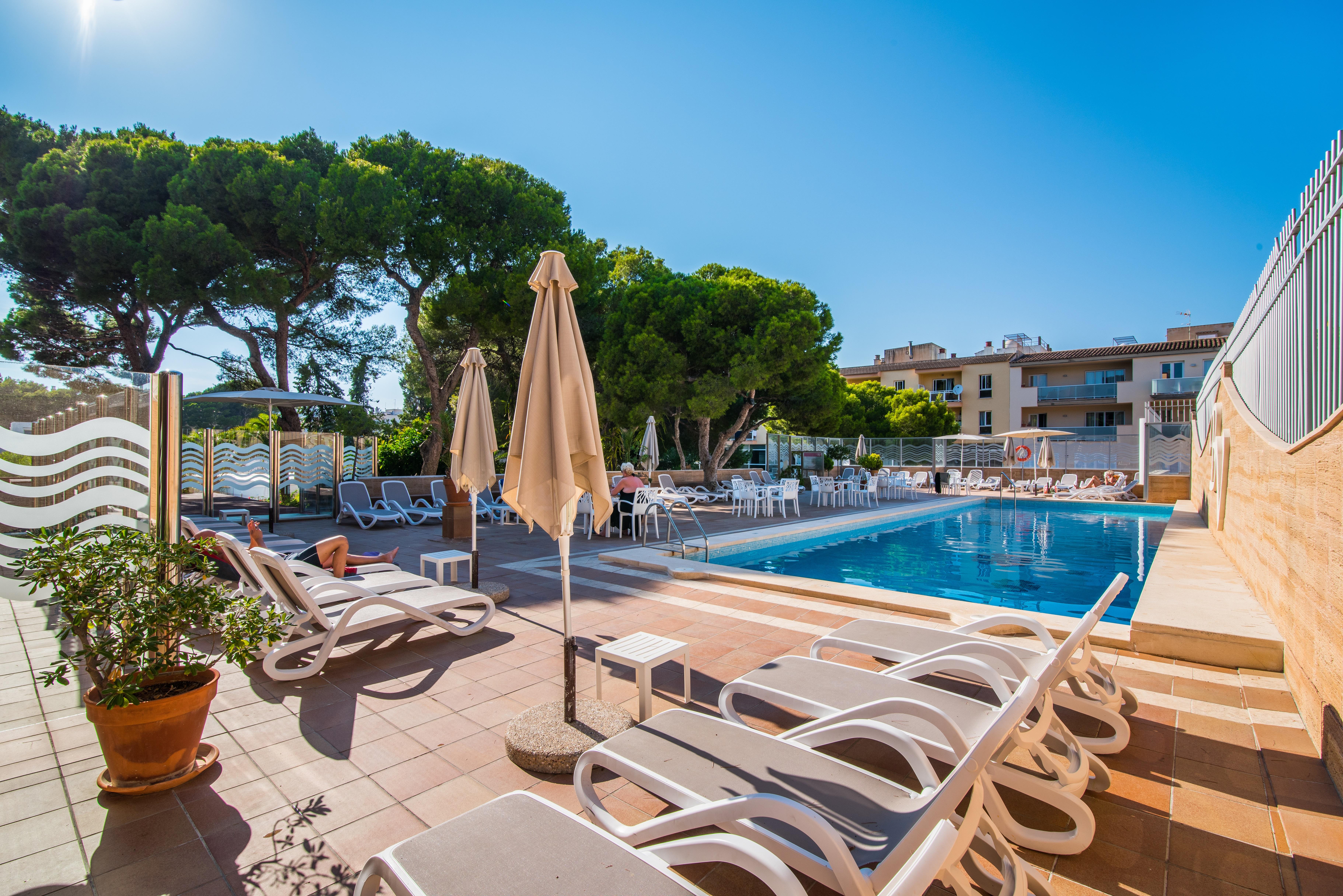 Hotel Baviera Cala Ratjada  Exteriör bild
