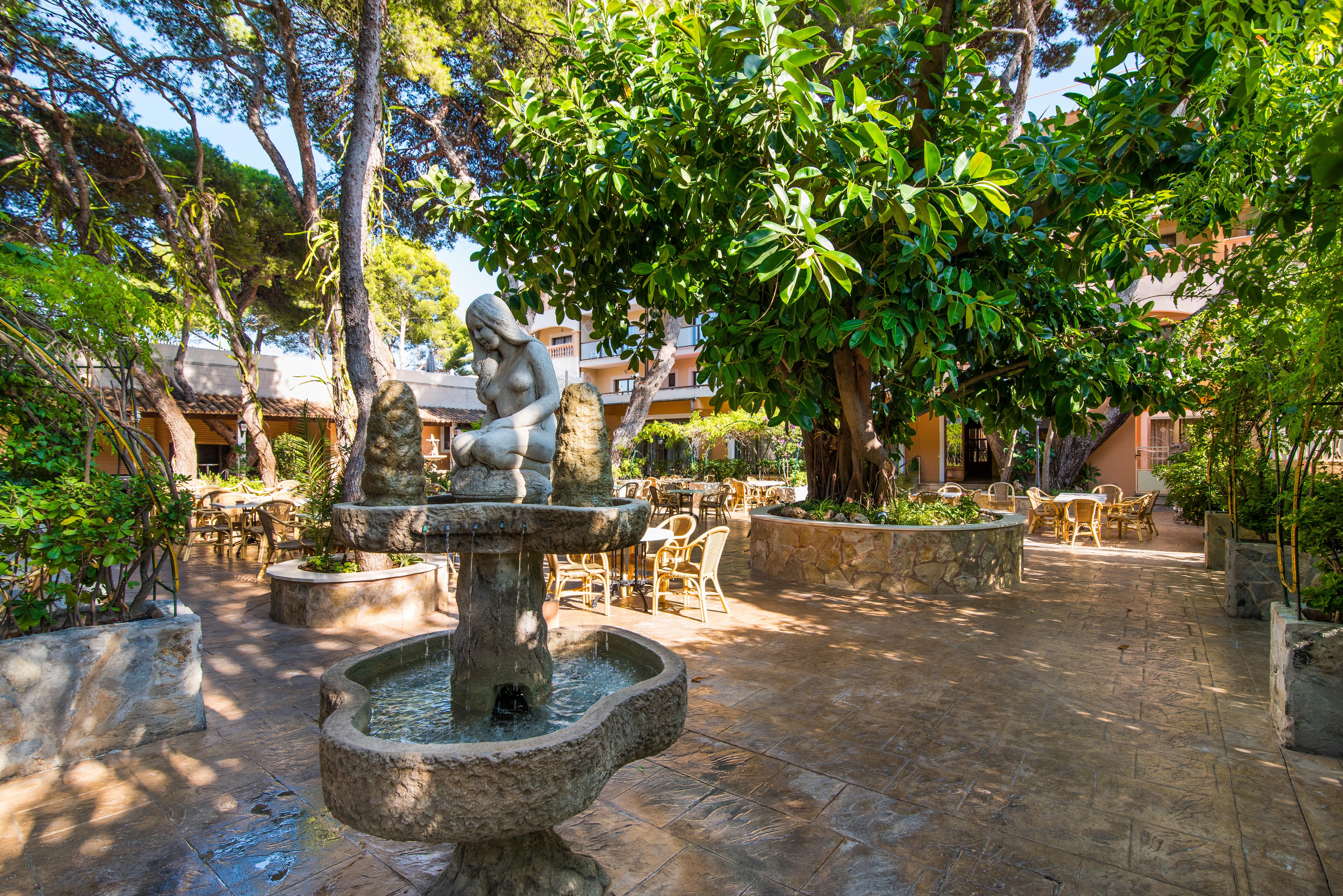 Hotel Baviera Cala Ratjada  Exteriör bild