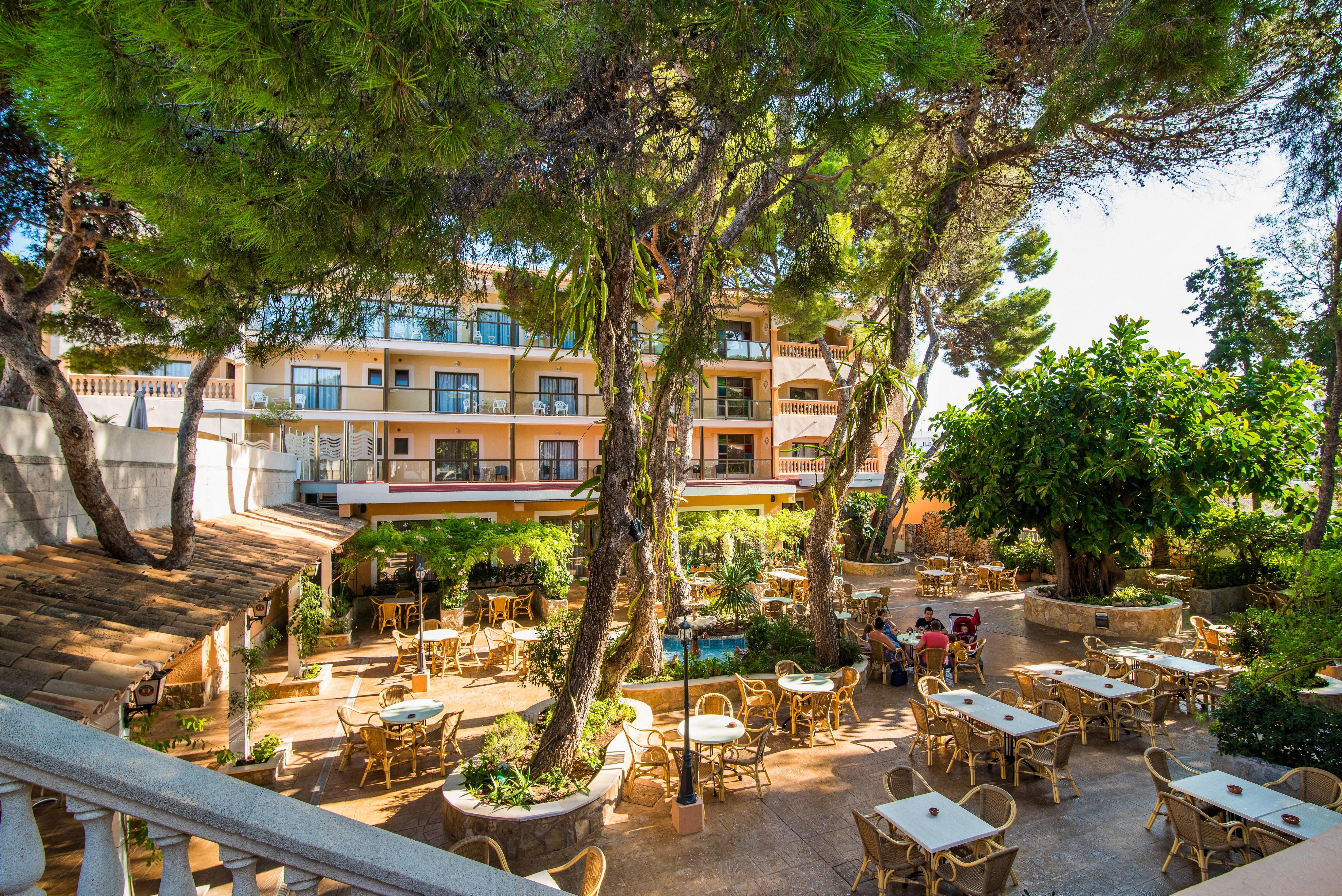 Hotel Baviera Cala Ratjada  Exteriör bild