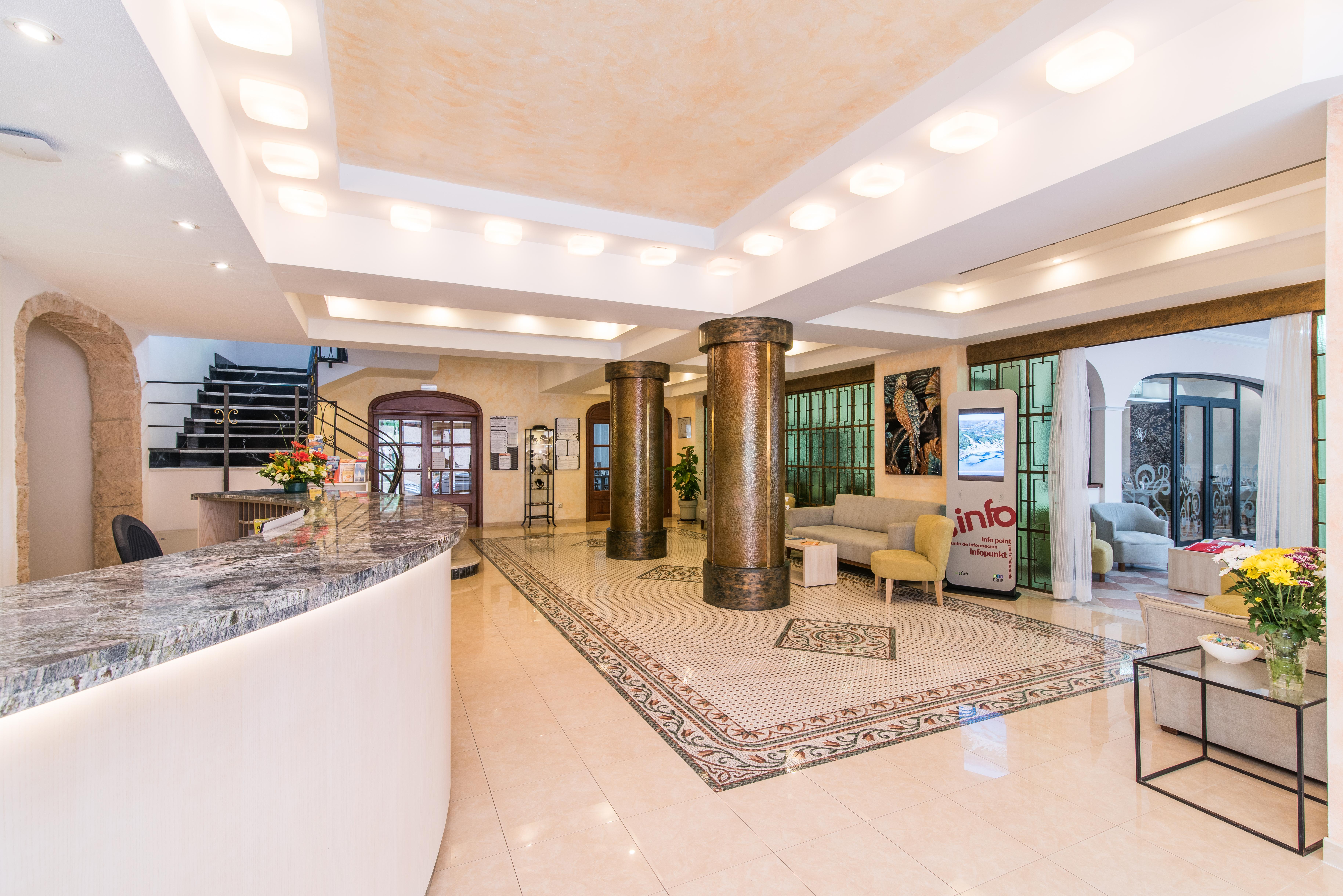 Hotel Baviera Cala Ratjada  Exteriör bild