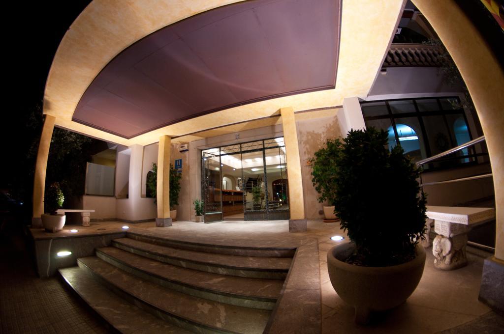Hotel Baviera Cala Ratjada  Exteriör bild